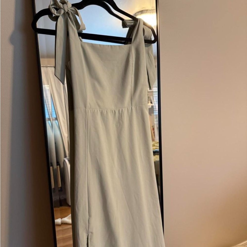 Amazon Elegant Pale-Green Midi Dress